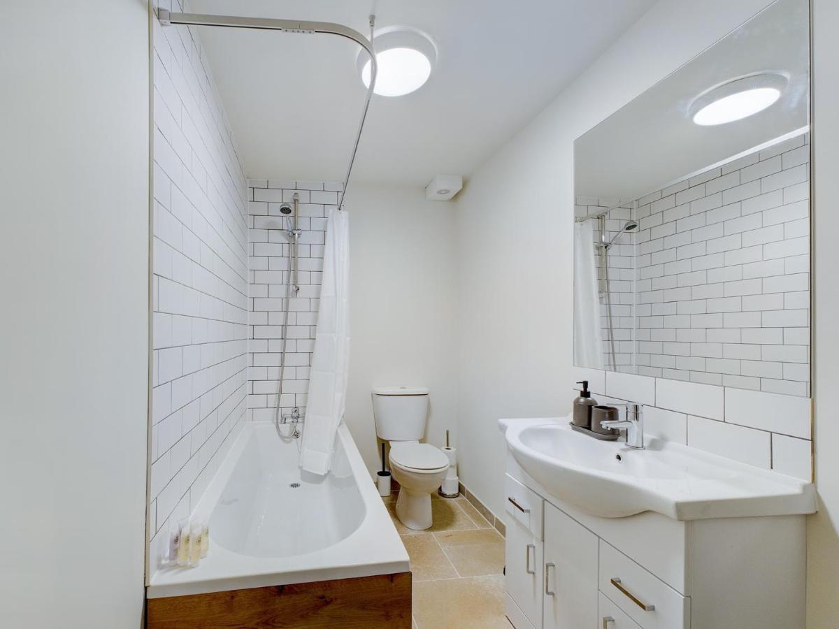 Duplex Redhill Town Centre Apt By Livingo Stays Zewnętrze zdjęcie