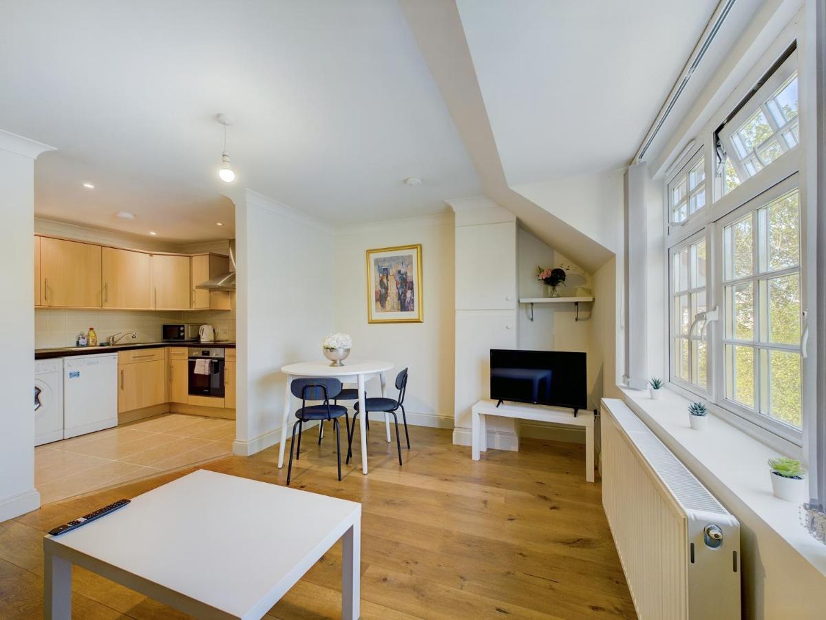 Duplex Redhill Town Centre Apt By Livingo Stays Zewnętrze zdjęcie