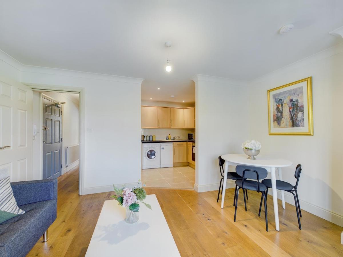 Duplex Redhill Town Centre Apt By Livingo Stays Zewnętrze zdjęcie
