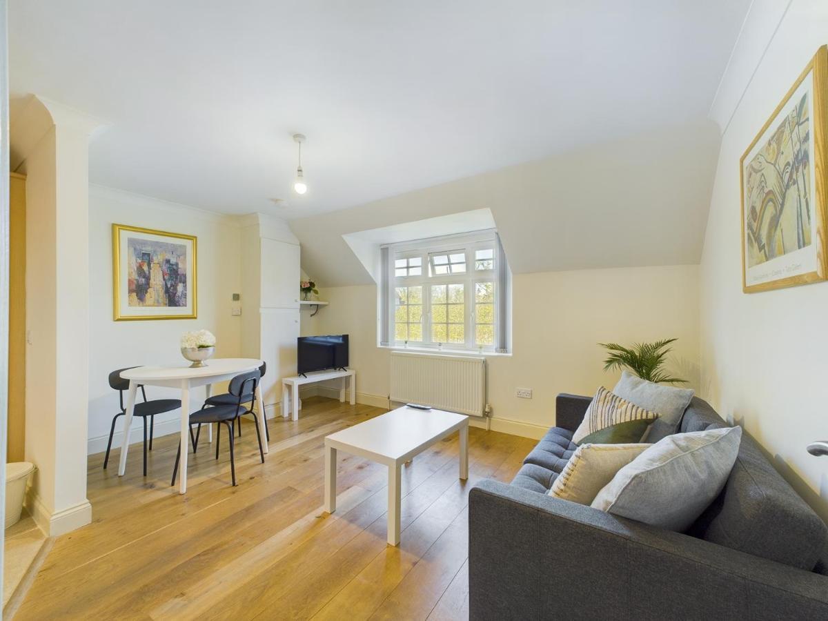 Duplex Redhill Town Centre Apt By Livingo Stays Zewnętrze zdjęcie